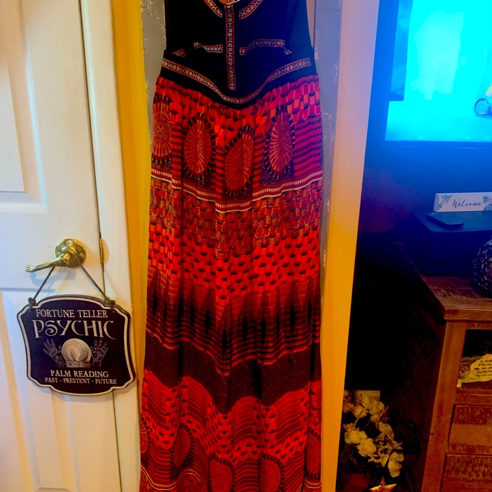 Strapless dress with cutout lined